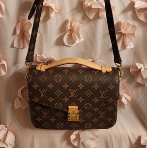Louis Vuitton Pochette Me'tis in Brown Signature Print